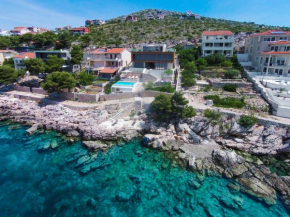 Villa Gloss